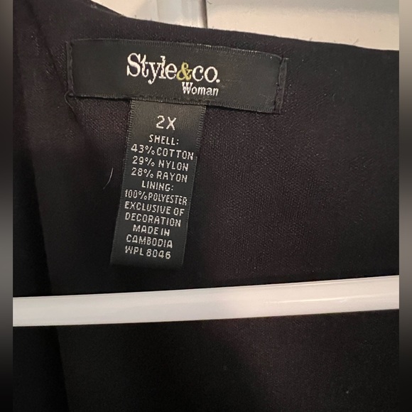 Woman’s Plus Size Black Lace Dress - Picture 4 of 4